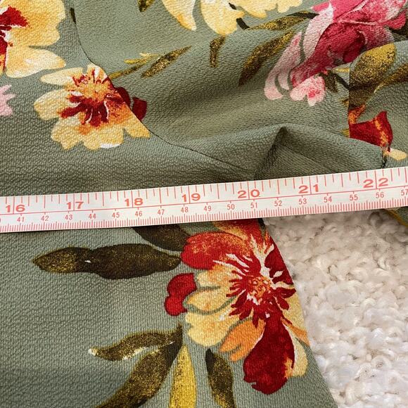 Urban Romantics Floral Boho Top Size M Ruffle Bell Sleeve - Picture 8 of 10